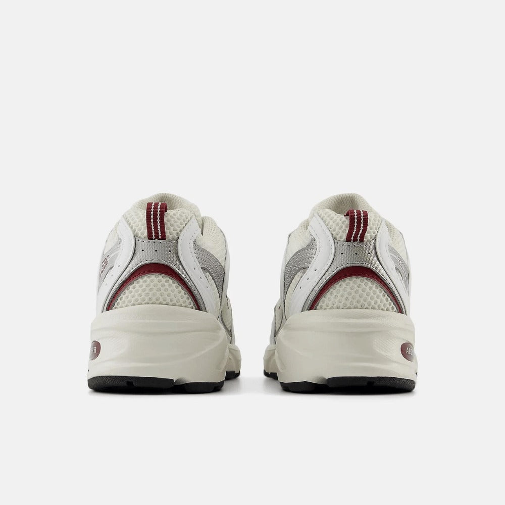 Runner 530 Sea Salt White Mercury Red