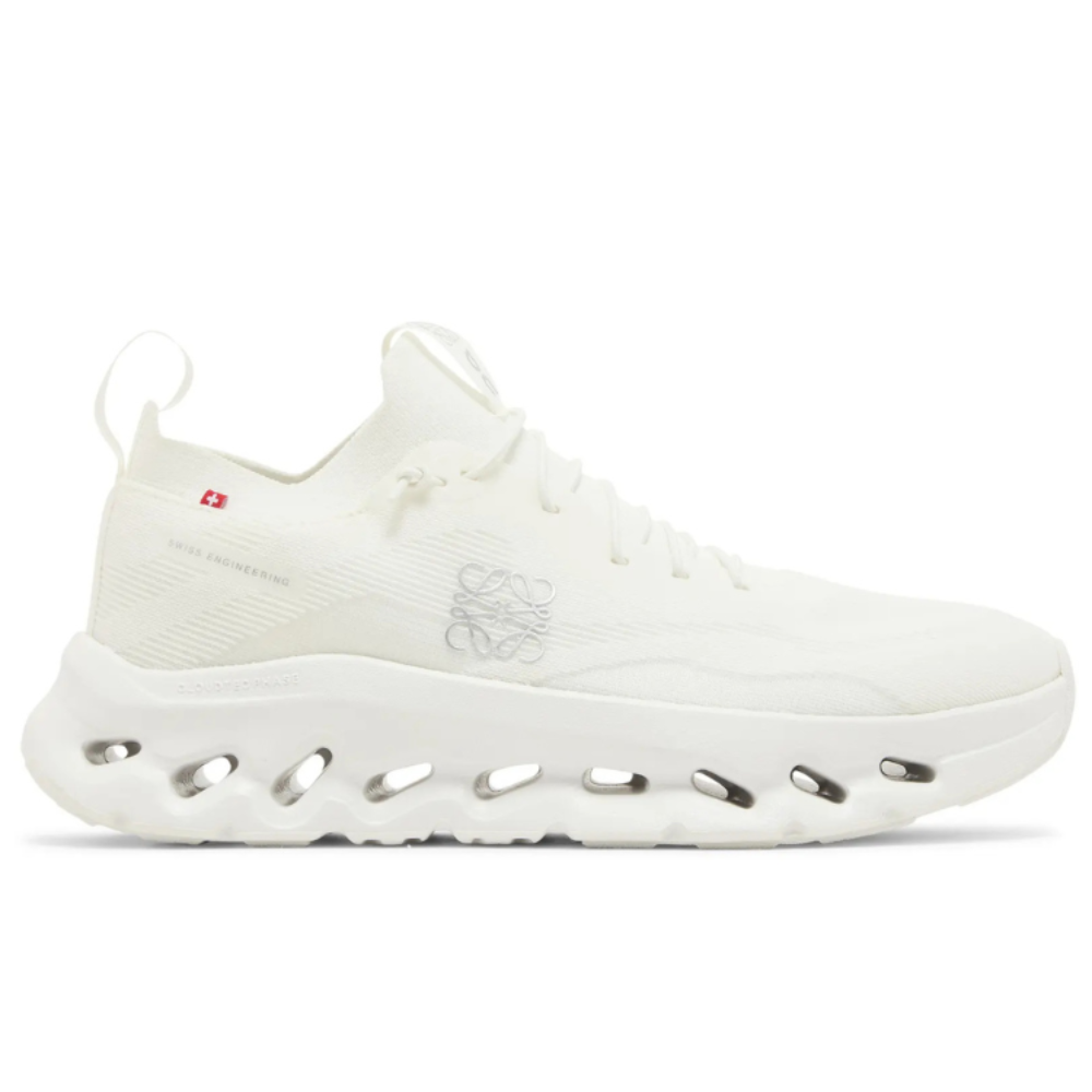 On x LOEWE Cloud Tilt'White'