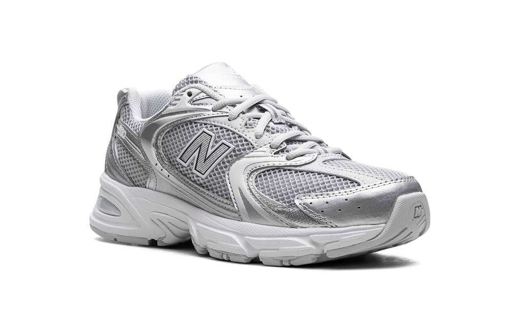 Runner 530 Moonbeam Silver Metallic