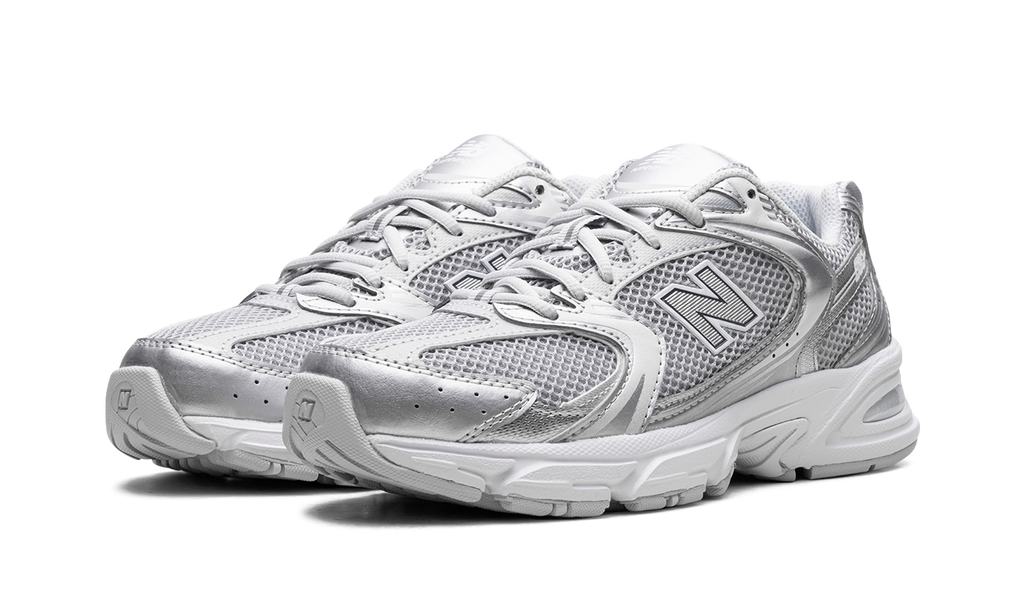 Runner 530 Moonbeam Silver Metallic