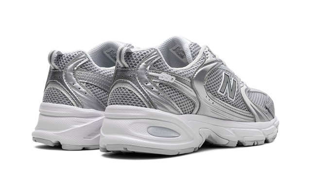Runner 530 Moonbeam Silver Metallic