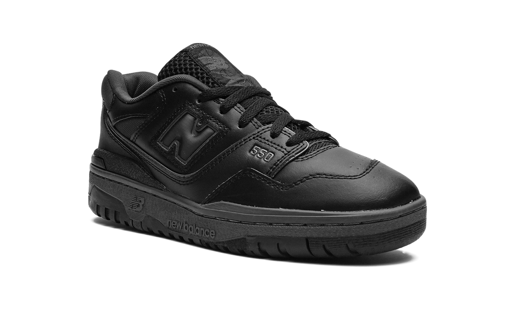 Court 550 Triple Black