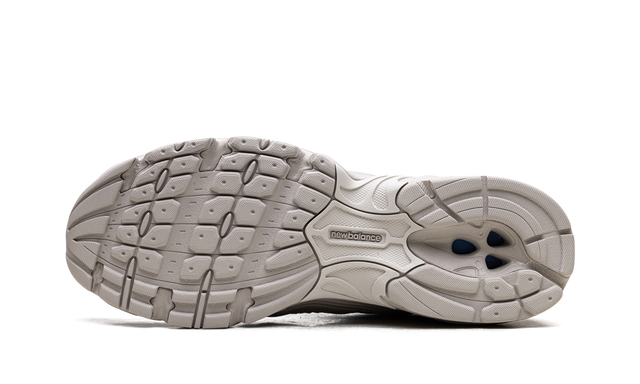 Runner 530 Moonrock Moonbeam